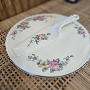 Classic Cream Dinner Plate